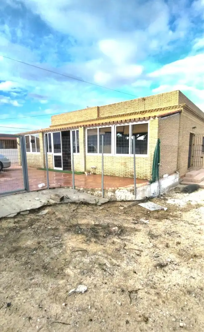 Vista exterior de Casa o xalet en venda en Chiclana de la Frontera amb Terrassa i Traster