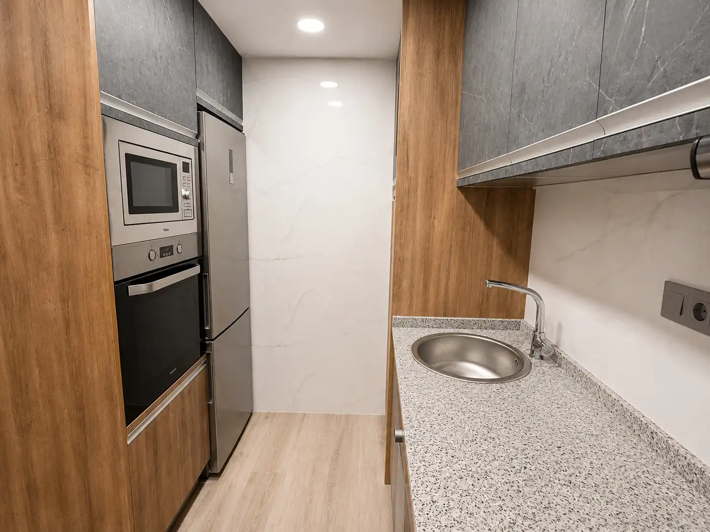 Küche von Wohnung zur Miete in Gijón  mit Heizung, Parkett und Ofen