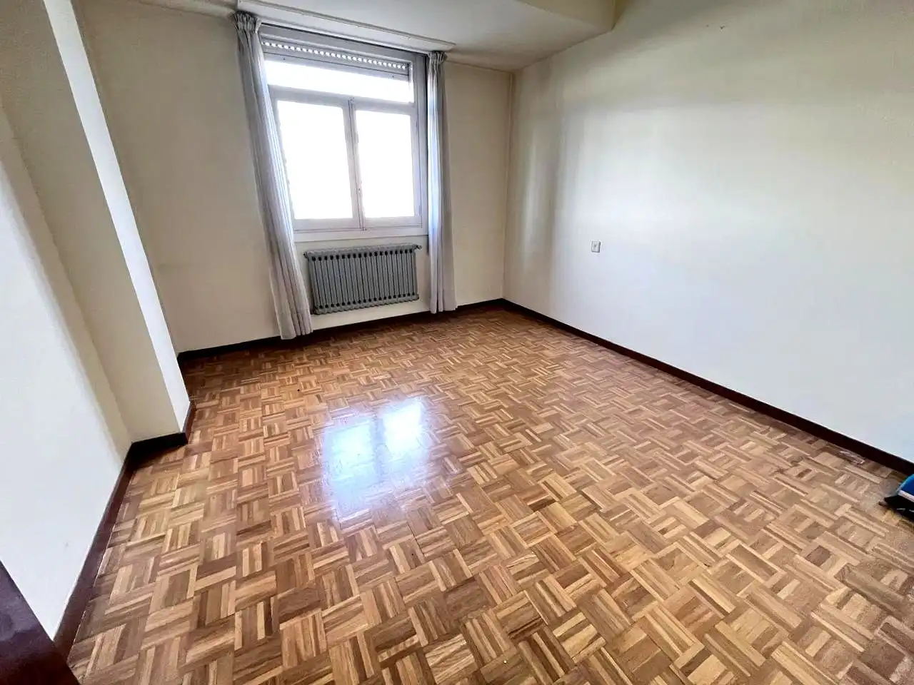 Dormitori de Pis en venda en Vitoria - Gasteiz amb Calefacció, Parquet i Terrassa