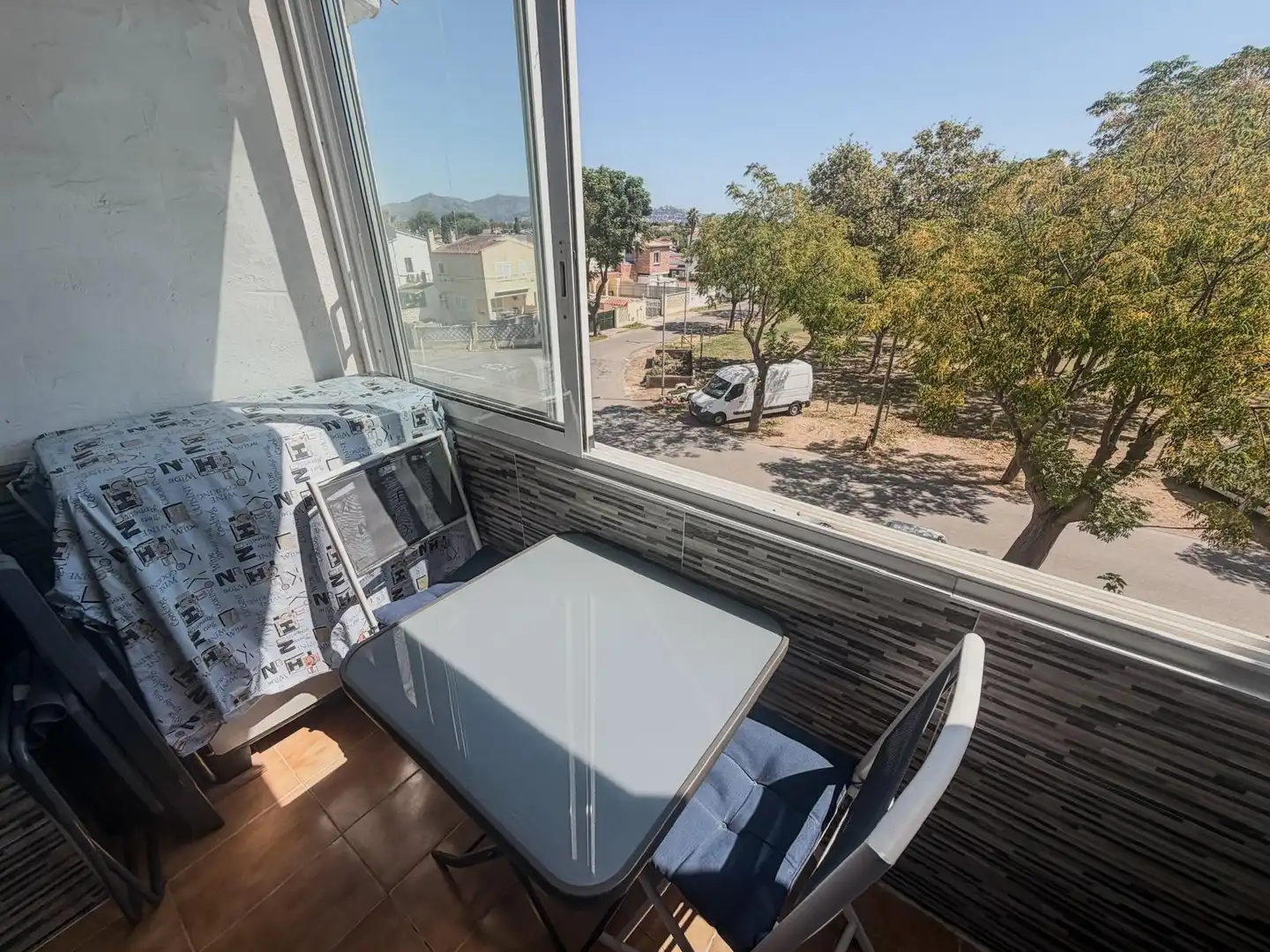 Apartament amb terrassa en venda a Carrer Carrer Sector Alberes, imagen 2