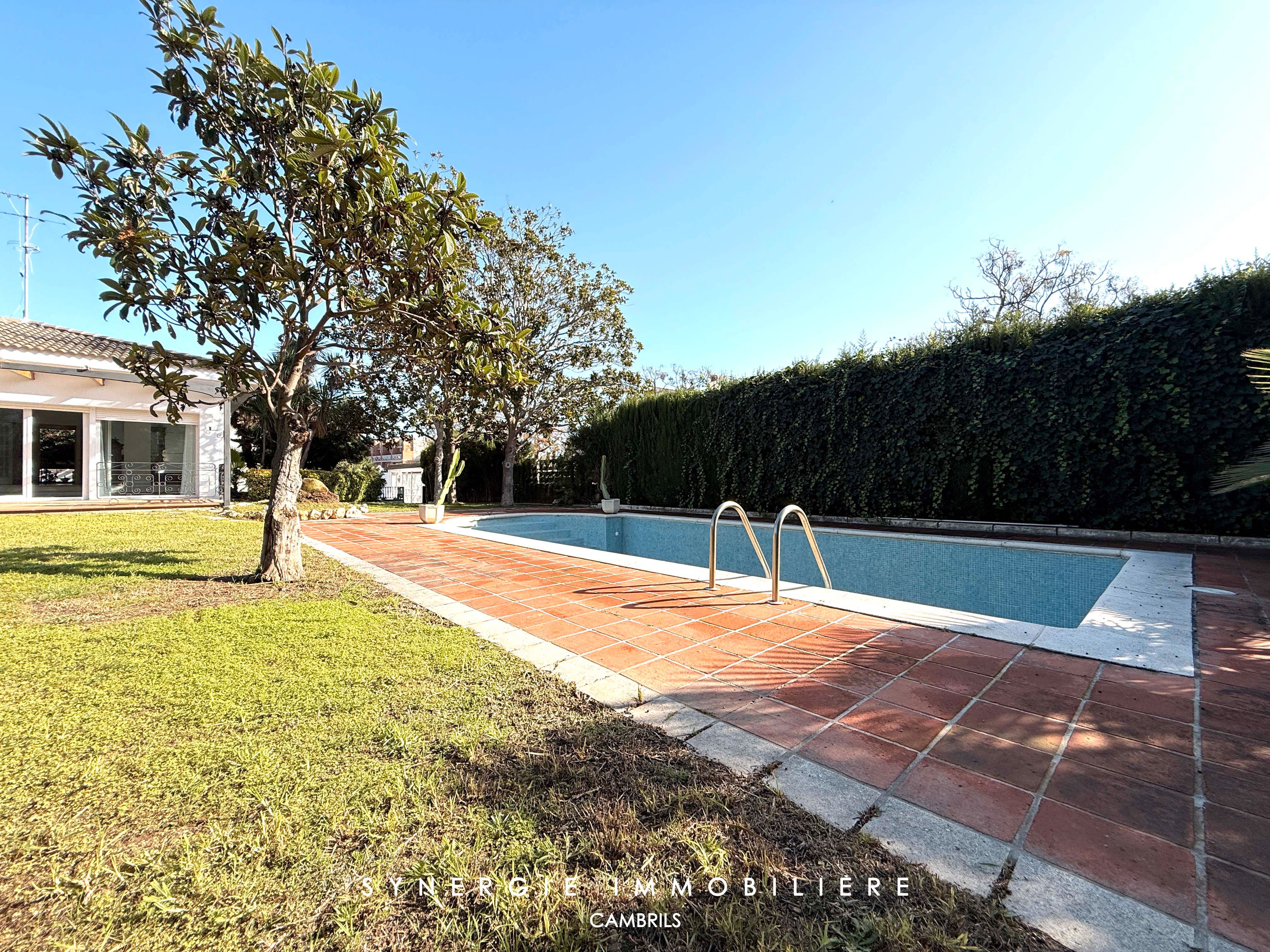 Piscina de Casa o xalet en venda en Cambrils amb Aire condicionat, Calefacció i Jardí privat