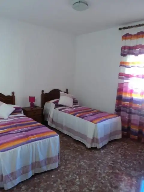 Habitación de Dúplex de alquiler en Adamuz con Aire acondicionado, Calefacción y Amueblado