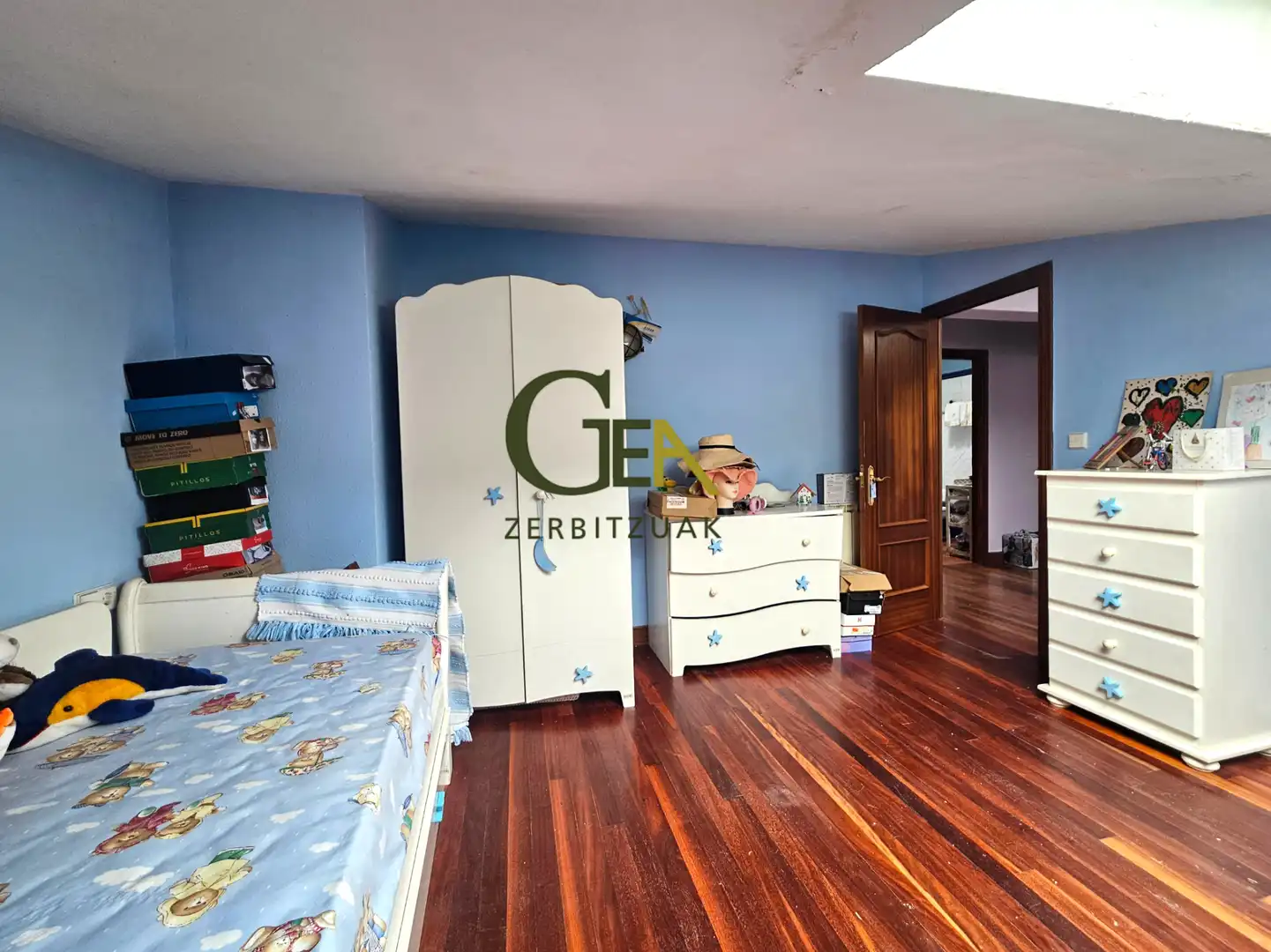 Schlafzimmer von Einfamilien-Reihenhaus zum Verkauf in Alkiza mit Heizung, Privatgarten und Terrasse