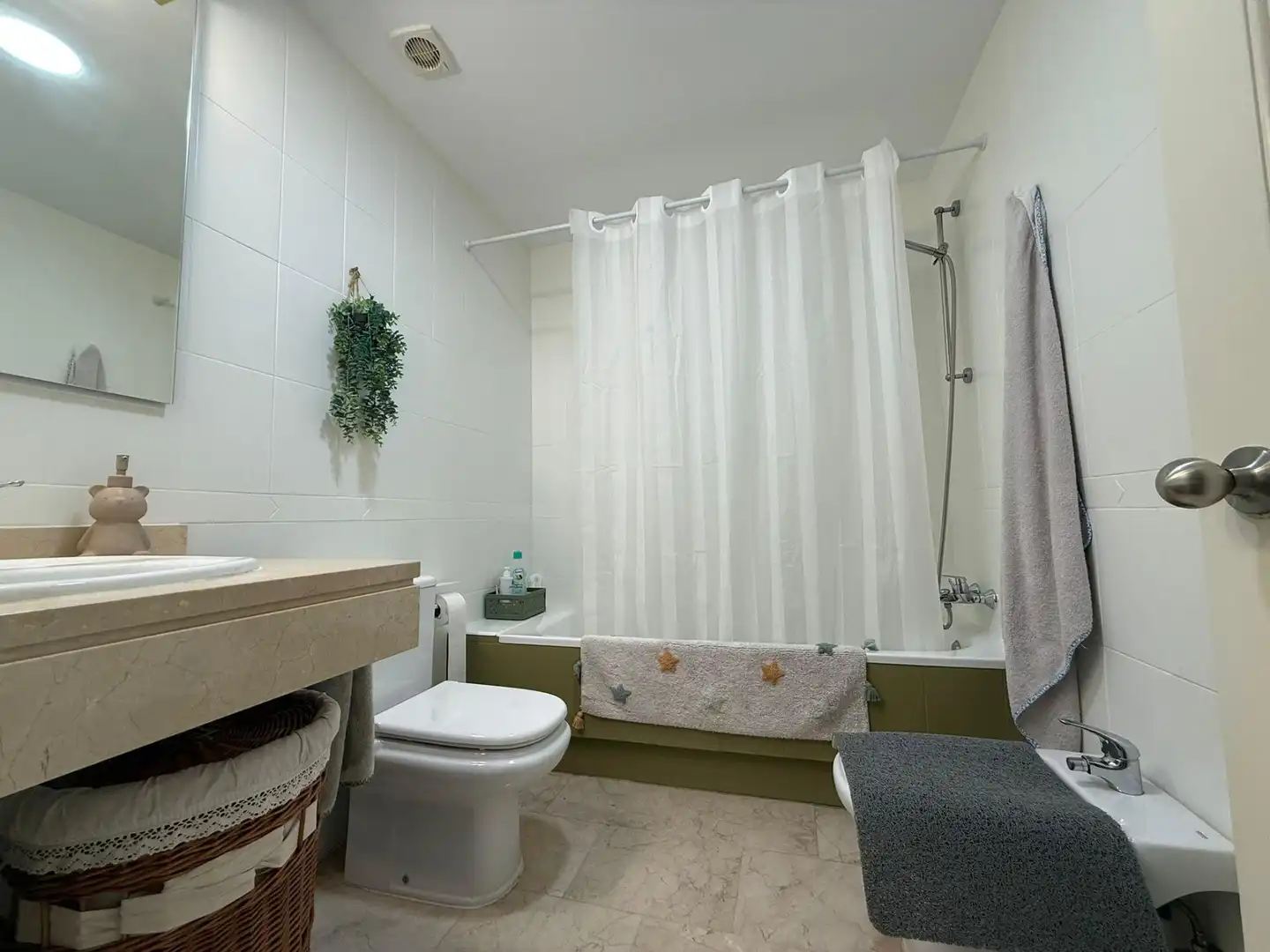 Bathroom of Flat for share in Villanueva de la Cañada