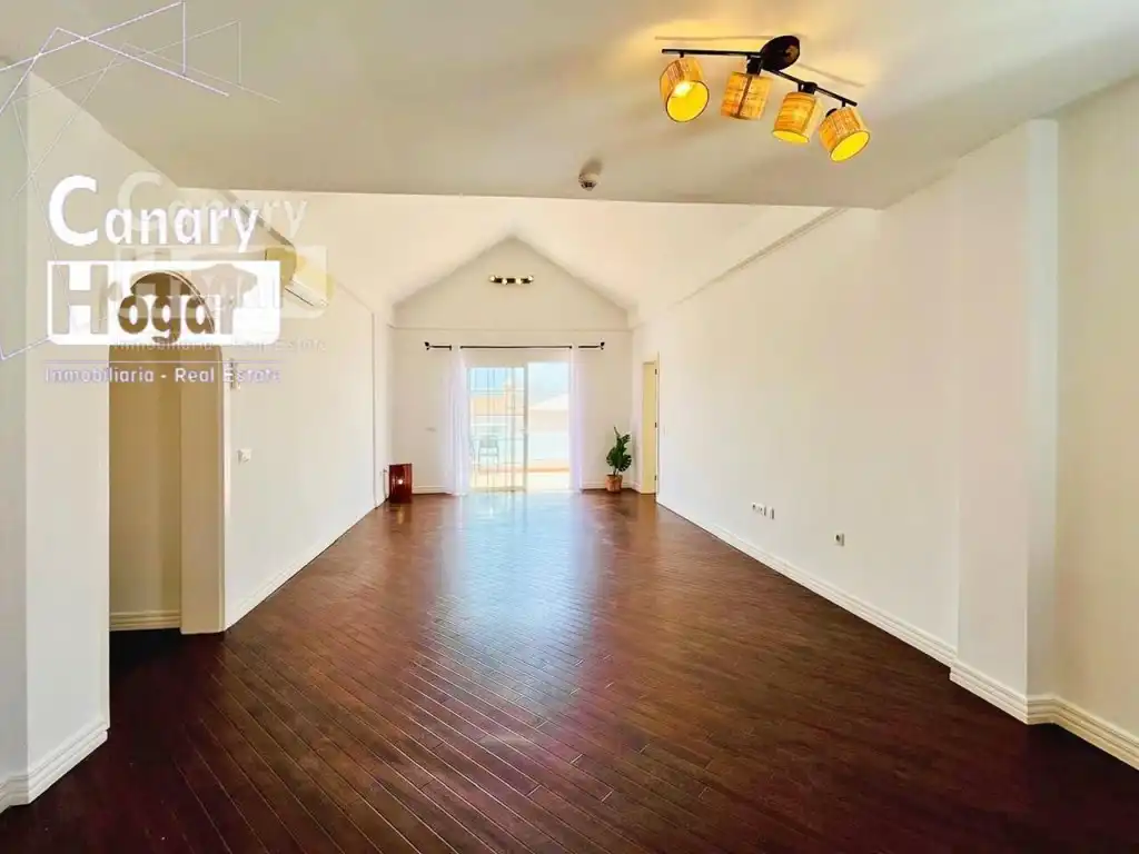 Sala d'estar de Àtic en venda en Adeje amb Jardí privat i Piscina comunitària