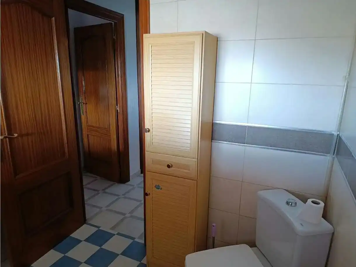 Bany de Pis en venda en Pinos Puente amb Jardí privat, Traster i Balcó
