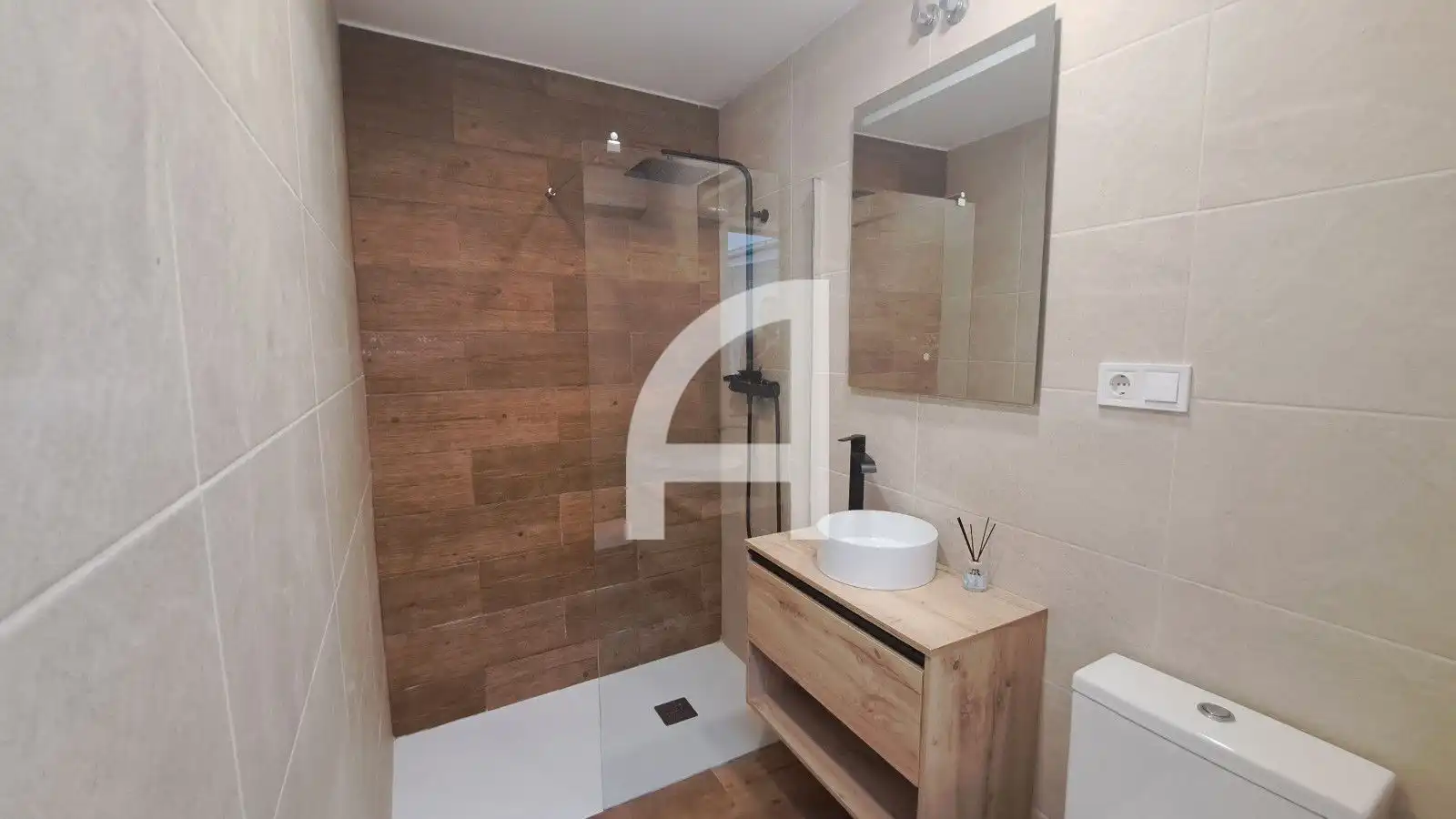 Baño de Piso en venta en Terrassa con Calefacción y Terraza