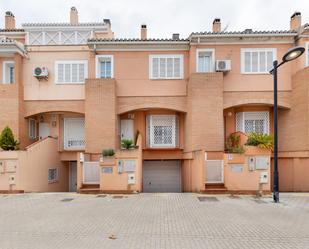 Vista exterior de Casa adosada en venda en Armilla amb Aire condicionat i Terrassa