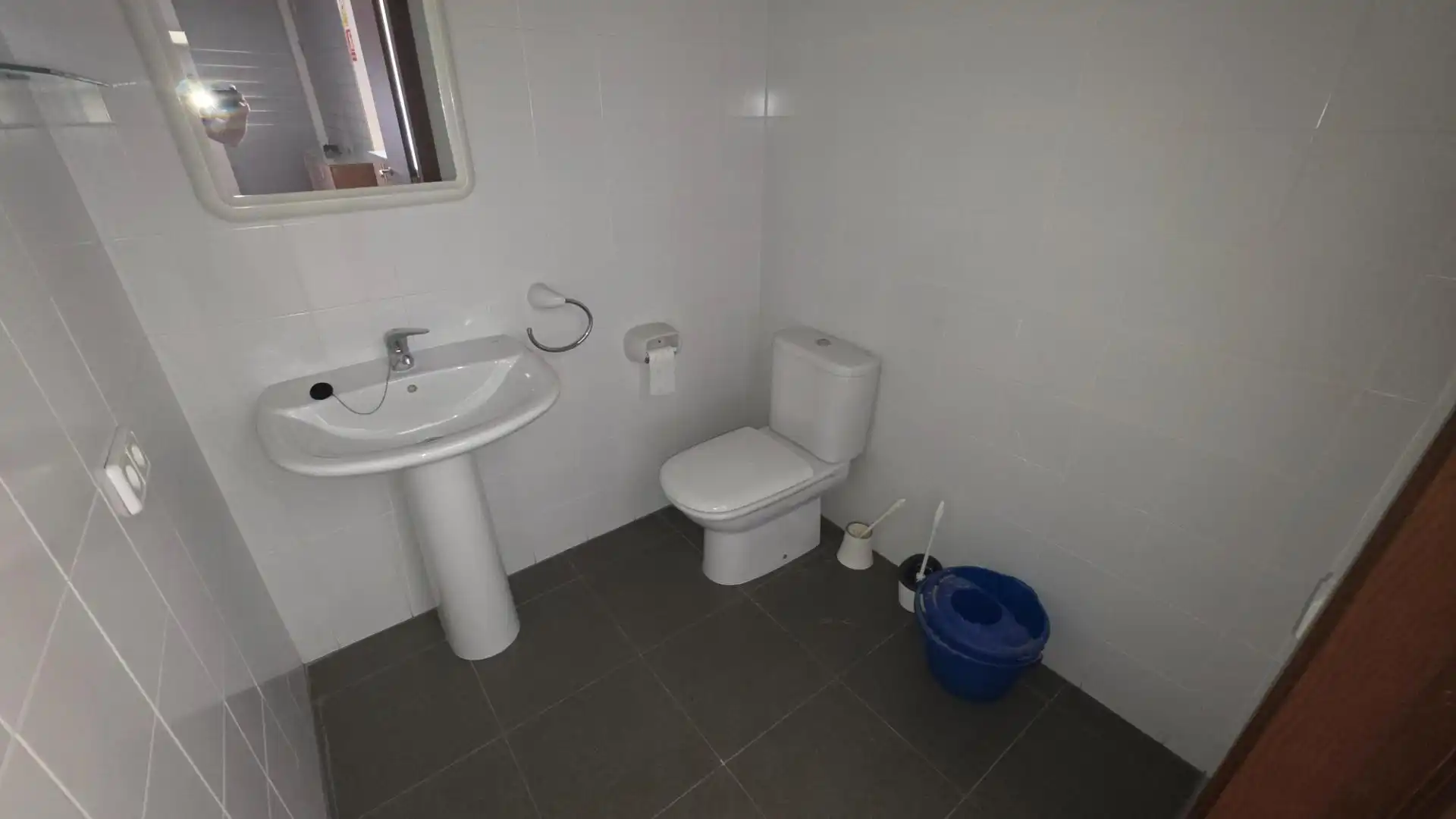 Badezimmer von Geschaftsraum zur Miete in Centro  