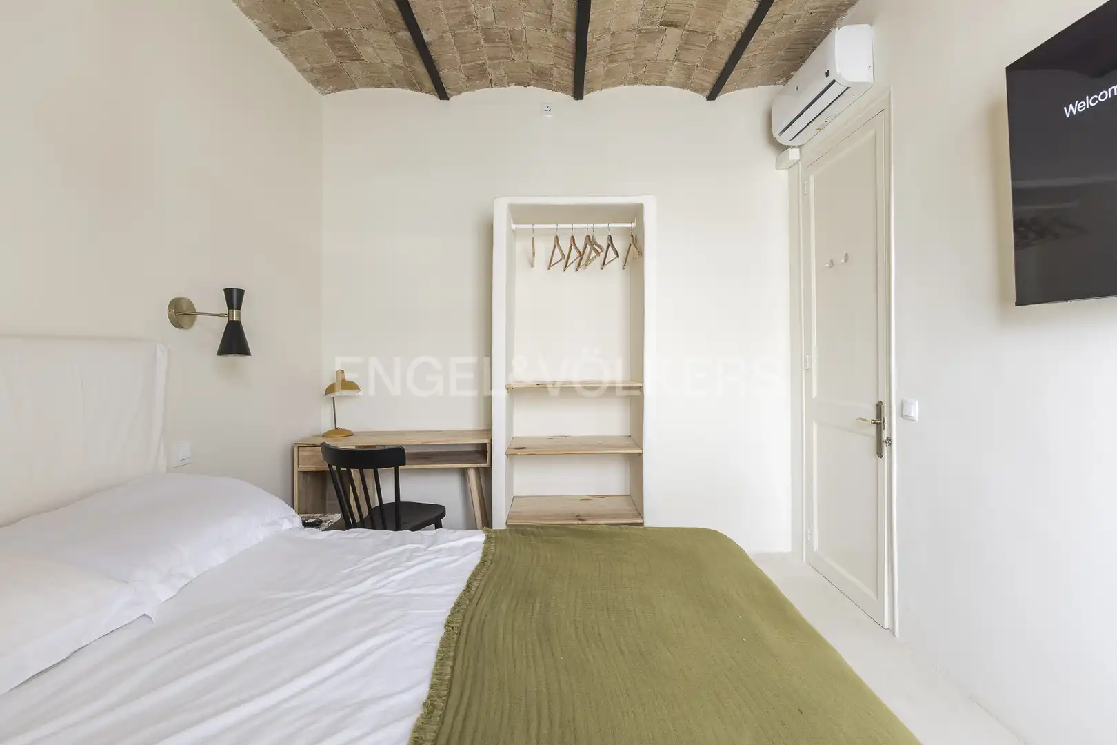 Bedroom of Flat for rent in Barcelona  with Air Conditioner, Heating and Balcony