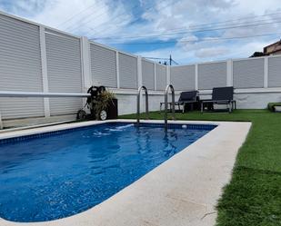 Piscina de Casa adosada en venda en El Vendrell amb Aire condicionat, Jardí privat i Terrassa