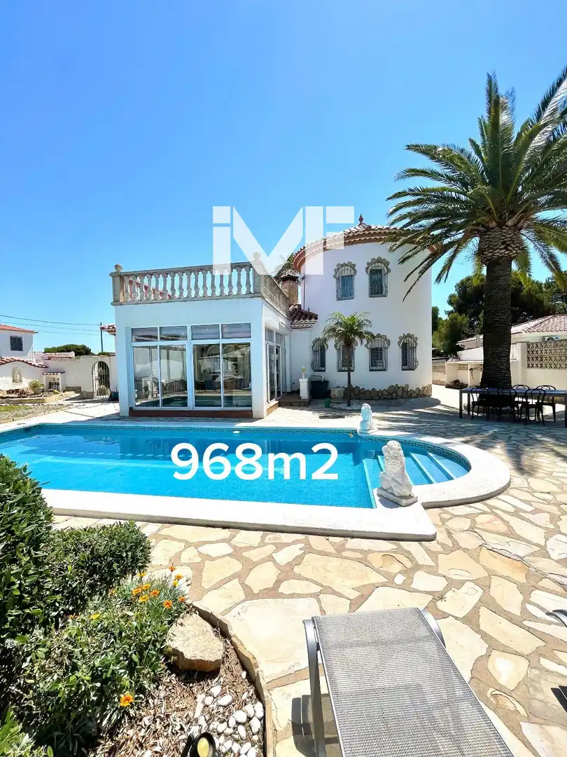 Villa avec piscine à vendre à Miami Platja