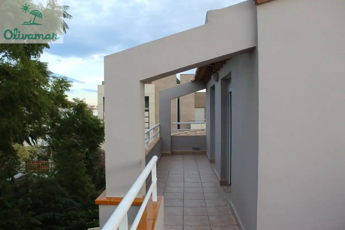 Terrassa de Casa o xalet en venda en Oliva amb Moblat