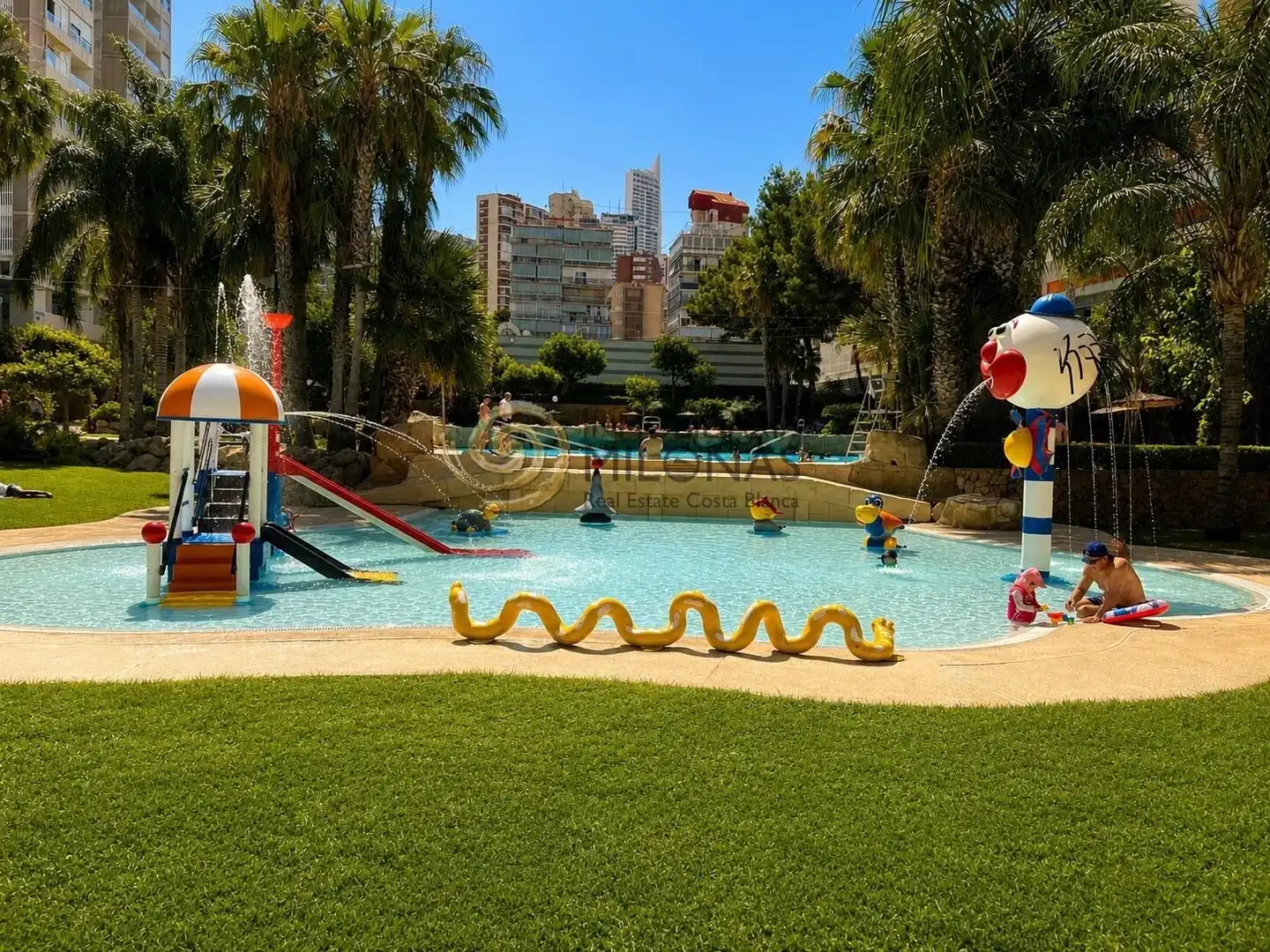 Piscina de Dúplex en venda en Benidorm amb Aire condicionat, Calefacció i Jardí privat