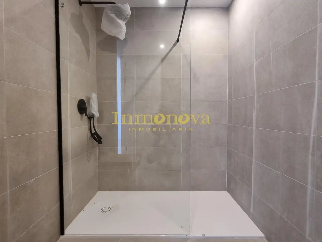 Baño de Casa adosada en venta en Nigrán con Calefacción, Jardín privado y Terraza