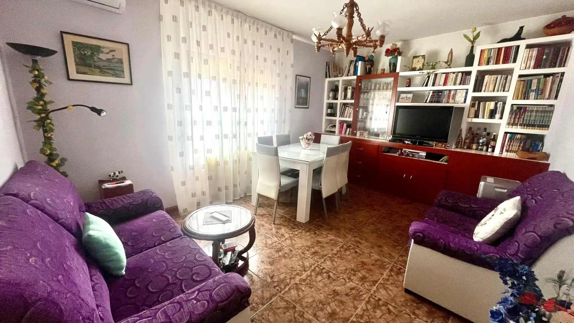 Sala d'estar de Casa adosada en venda en Fernán Caballero amb Calefacció i Terrassa