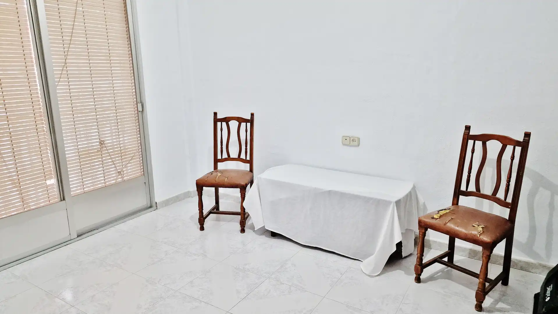 Esszimmer von Einfamilien-Reihenhaus zum Verkauf in Vélez de Benaudalla mit Terrasse, Abstellraum und Möbliert