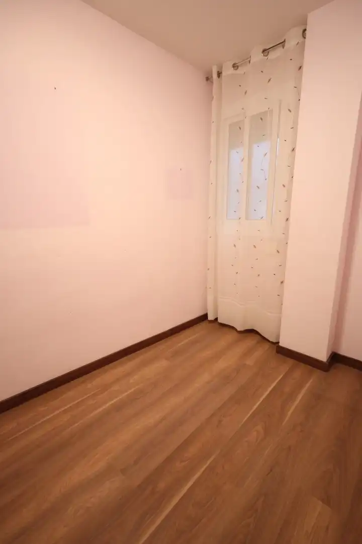 Habitación de Piso en venta en Barcelona con Calefacción y Balcón