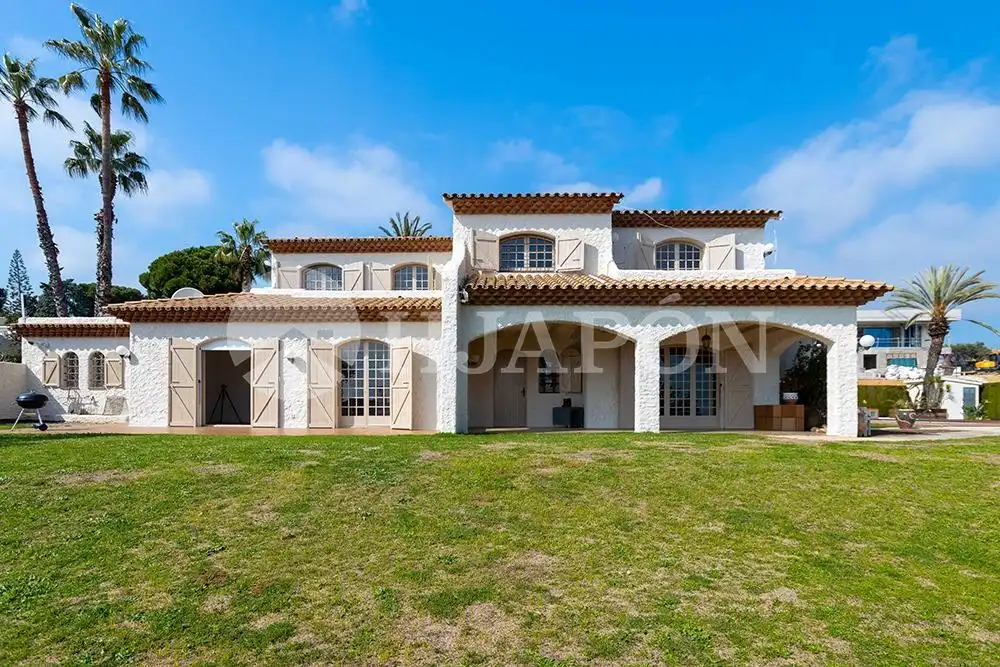 Vista exterior de Casa o xalet de lloguer en Alella amb Jardí privat, Terrassa i Traster