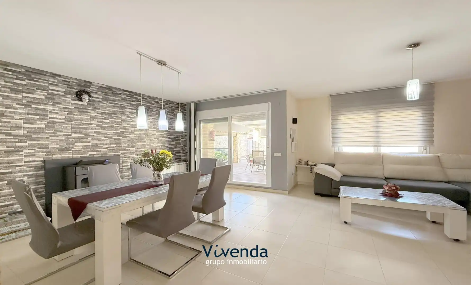 Sala de estar de Casa adosada en venta en Cedillo del Condado con Calefacción, Terraza y Trastero