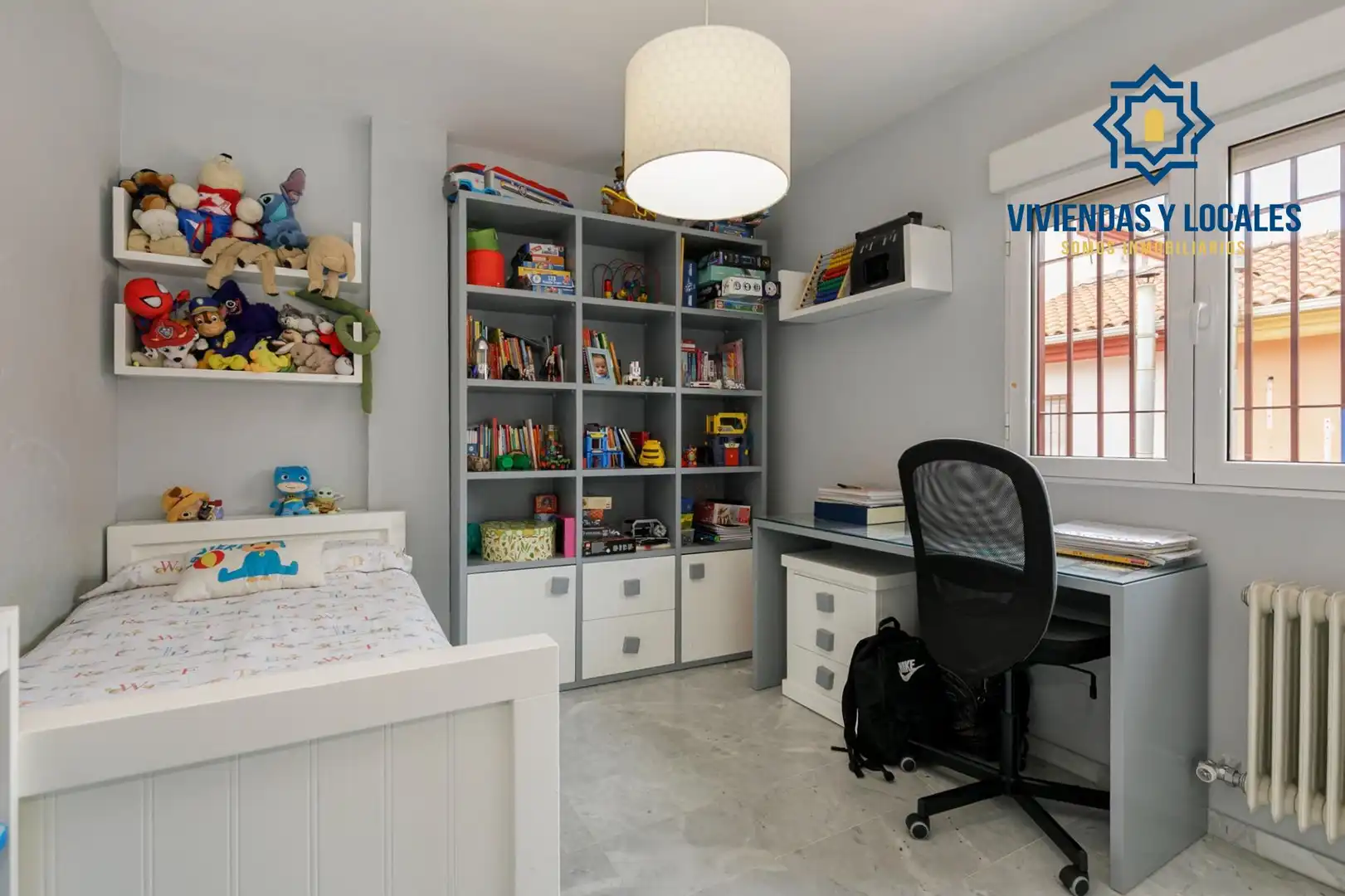 Casa adosada en venta en Angustias - Chana - Encina