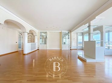 Flat with lift for sale in Centre