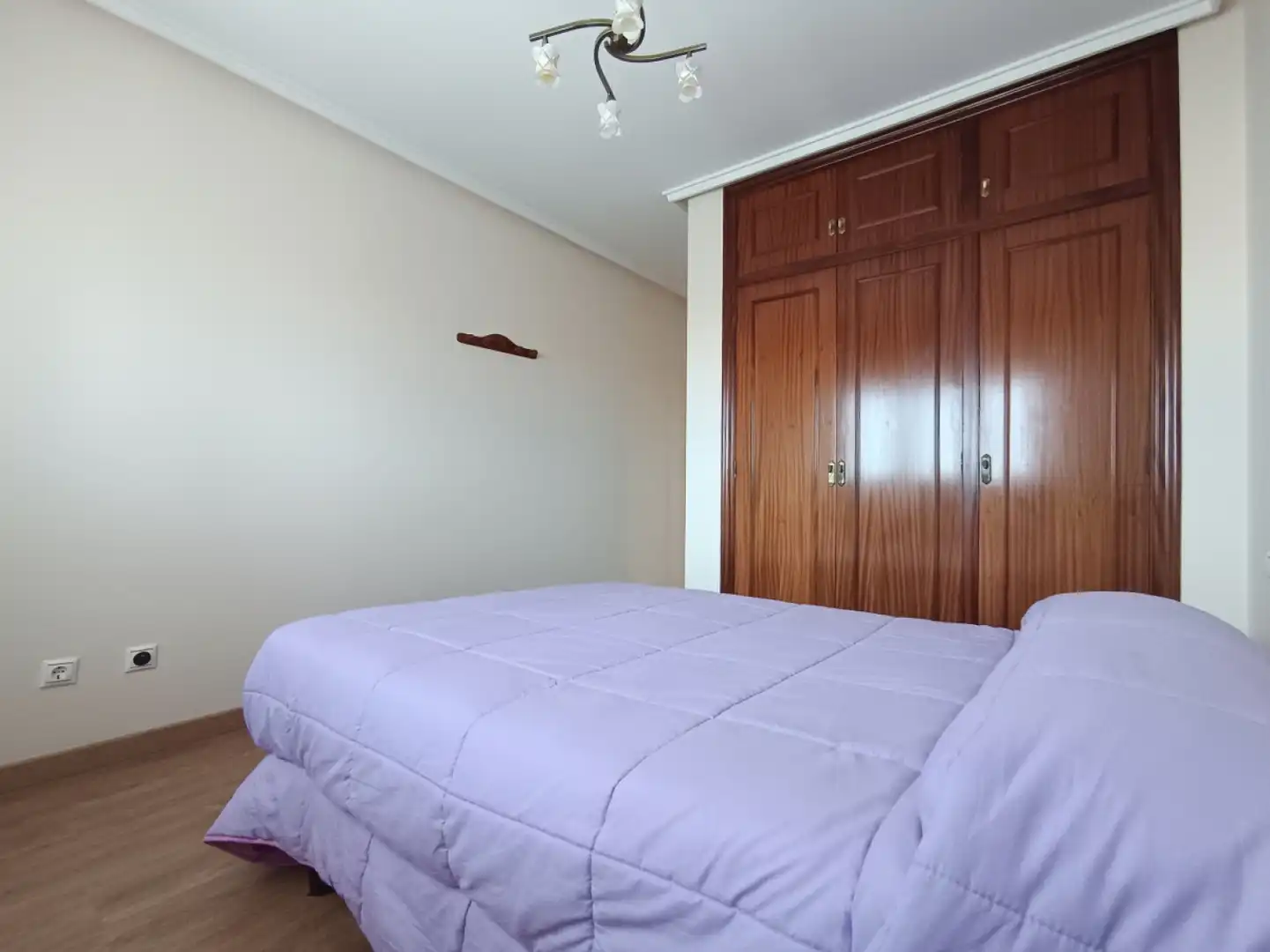 Schlafzimmer von Wohnung zur Miete in Gijón  mit Heizung, Abstellraum und Möbliert