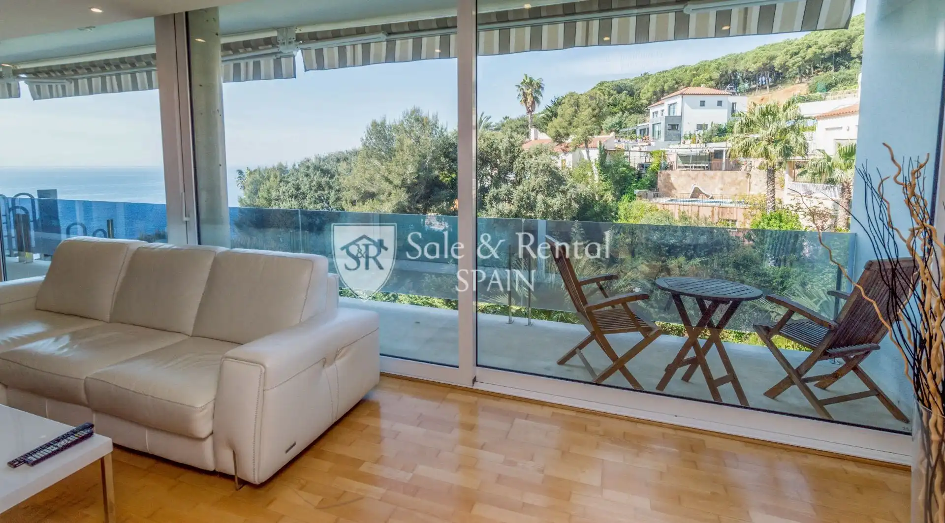 Vista exterior de Casa o xalet en venda en Lloret de Mar amb Aire condicionat, Jardí privat i Terrassa