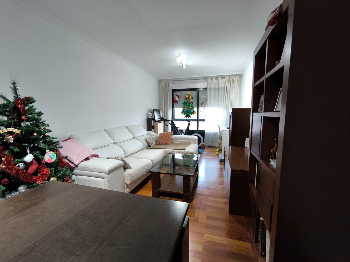 Sala d'estar de Pis en venda en Vilagarcía de Arousa amb Calefacció, Parquet i Traster