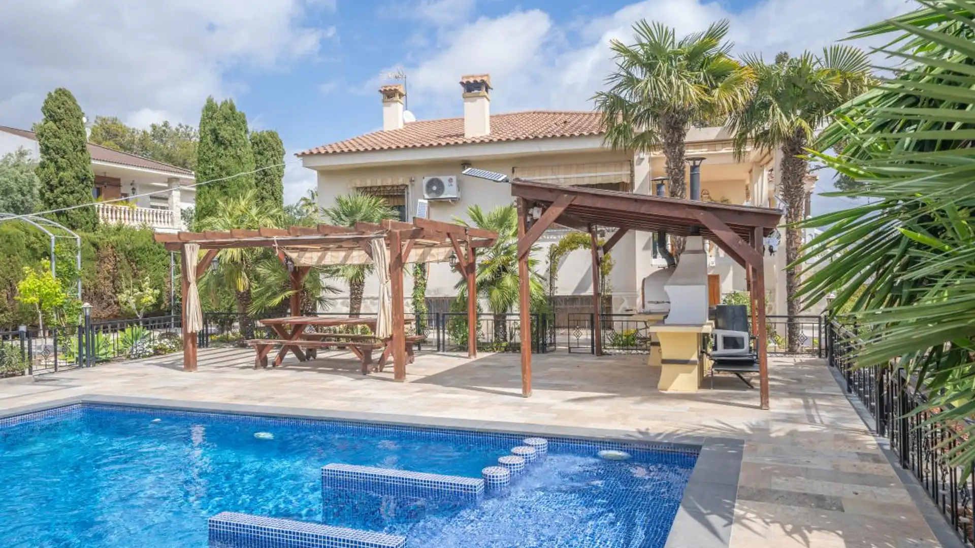 Piscina de Casa o chalet en venta en San Vicente del Raspeig / Sant Vicent del Raspeig con Aire acondicionado, Calefacción y Jardín privado