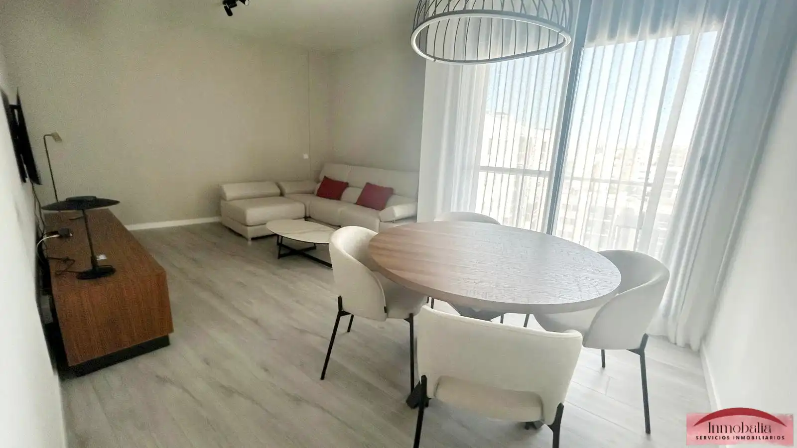 Living room of Flat for rent in Sevilla  with Air Conditioner, Terrace and Furnished