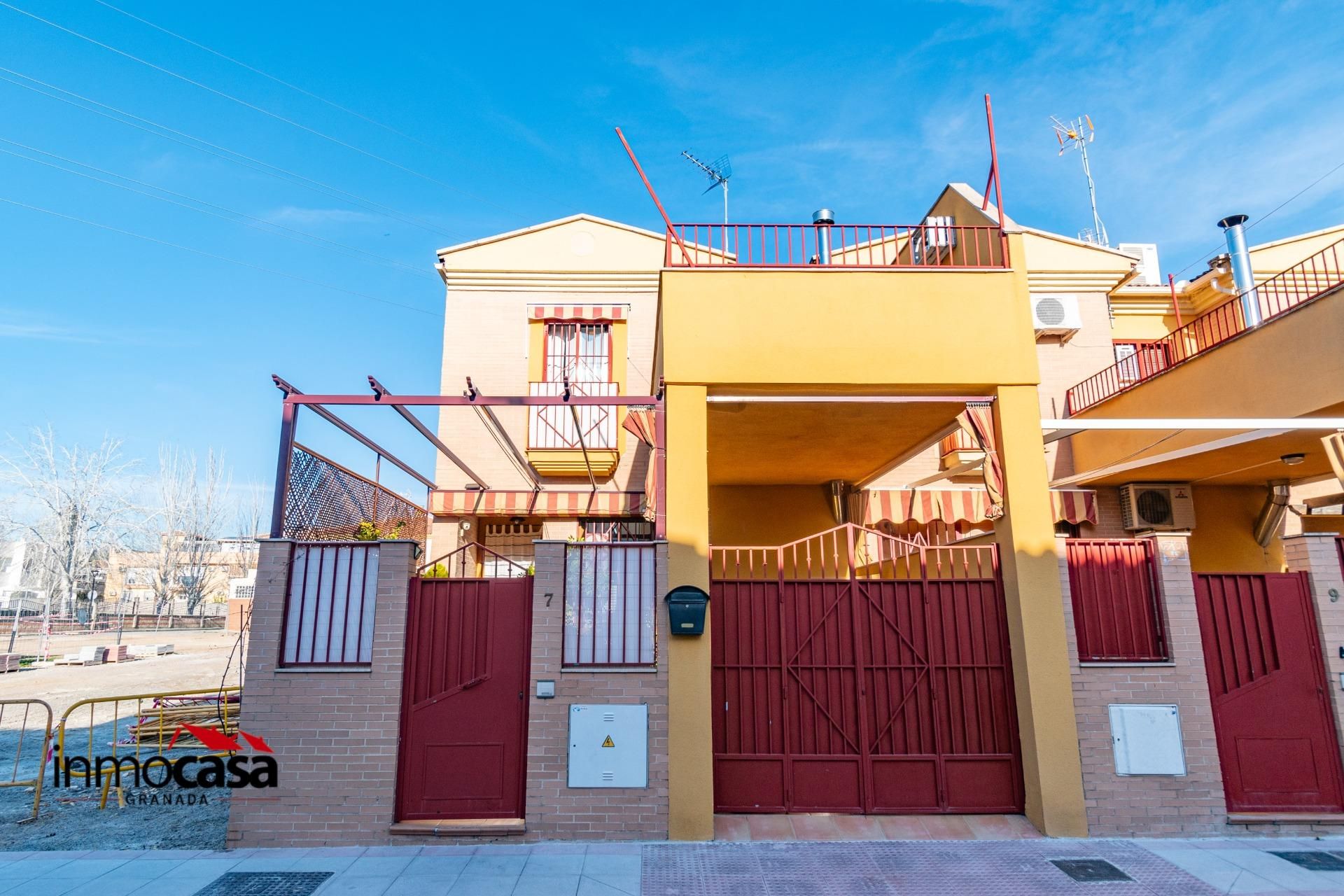 Vista exterior de Casa adosada en venda en Pulianas amb Aire condicionat, Calefacció i Terrassa