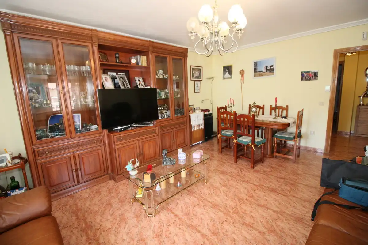 Sala de estar de Casa o chalet en venta en Mombeltrán con Calefacción, Jardín privado y Terraza