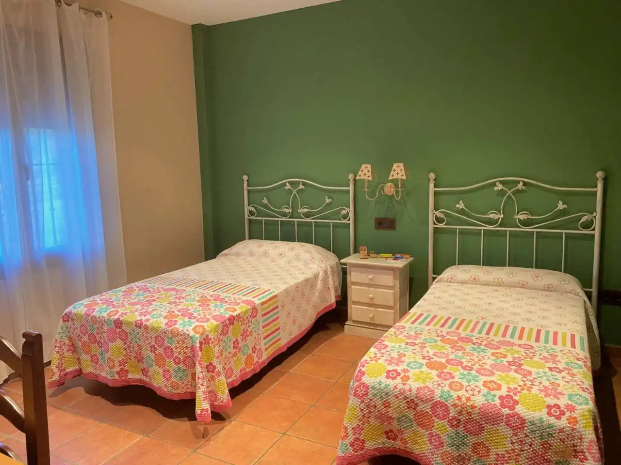 Bedroom of Houses for sale in Plasencia  with Air Conditioner, Private garden and Swimming Pool