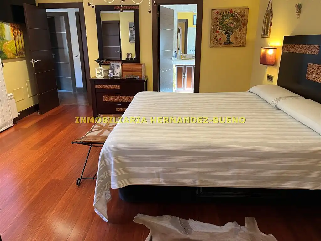 Habitación de Casa o chalet en venta en Carbajosa de la Sagrada con Aire acondicionado, Calefacción y Jardín privado