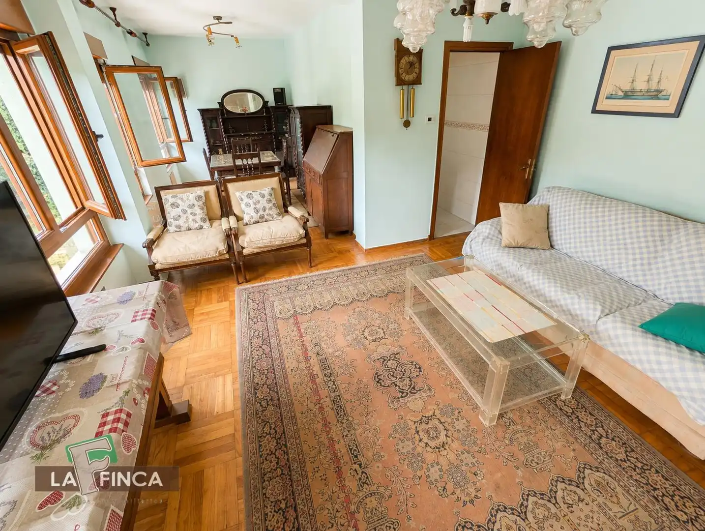 Sala d'estar de Casa o xalet en venda en Siero amb Calefacció, Parquet i Terrassa