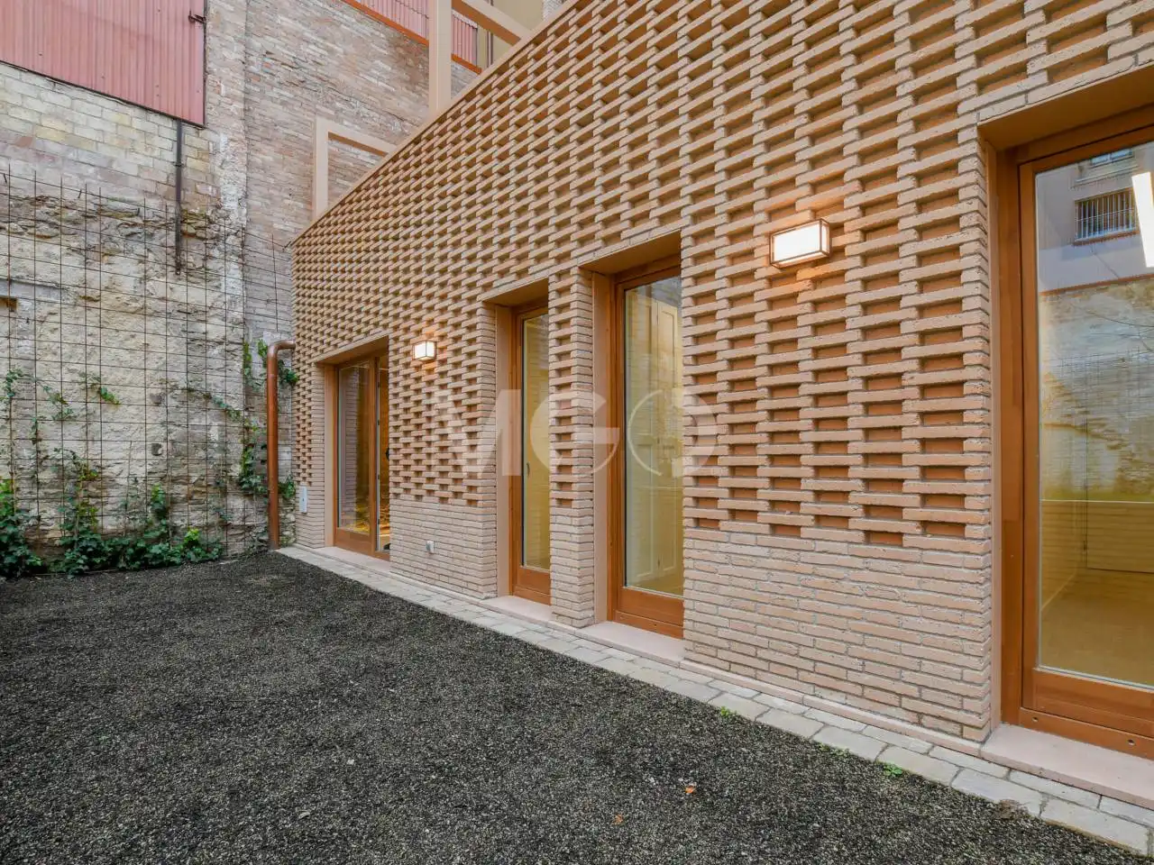 Vista exterior de Piso en venta en Vic con Calefacción, Terraza y Alarma