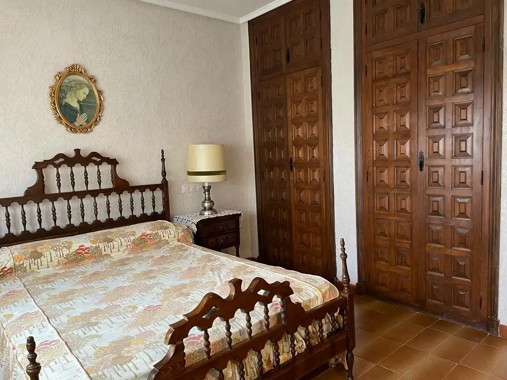 Dormitori de Casa o xalet en venda en Castañares de Rioja amb Calefacció, Jardí privat i Parquet