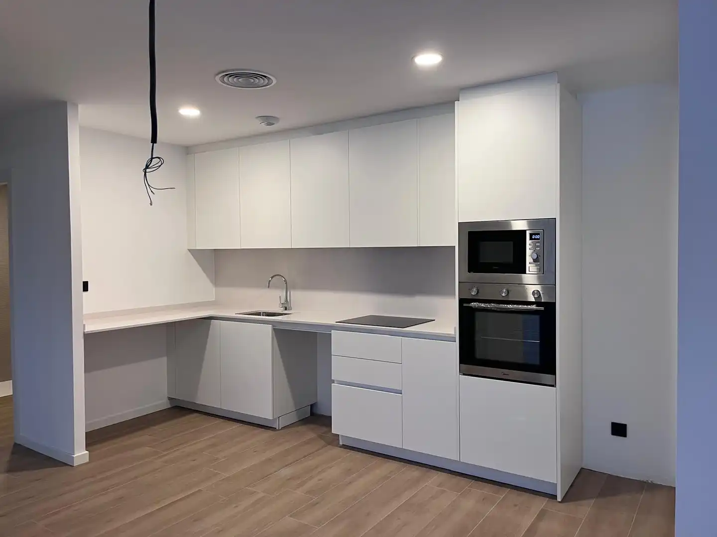 Kitchen of Flat for sale in El Prat de Llobregat  with Air Conditioner, Terrace and Swimming Pool