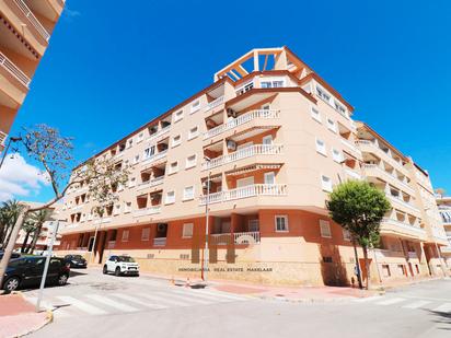 Vista exterior de Apartament en venda en Guardamar del Segura amb Aire condicionat, Terrassa i Moblat