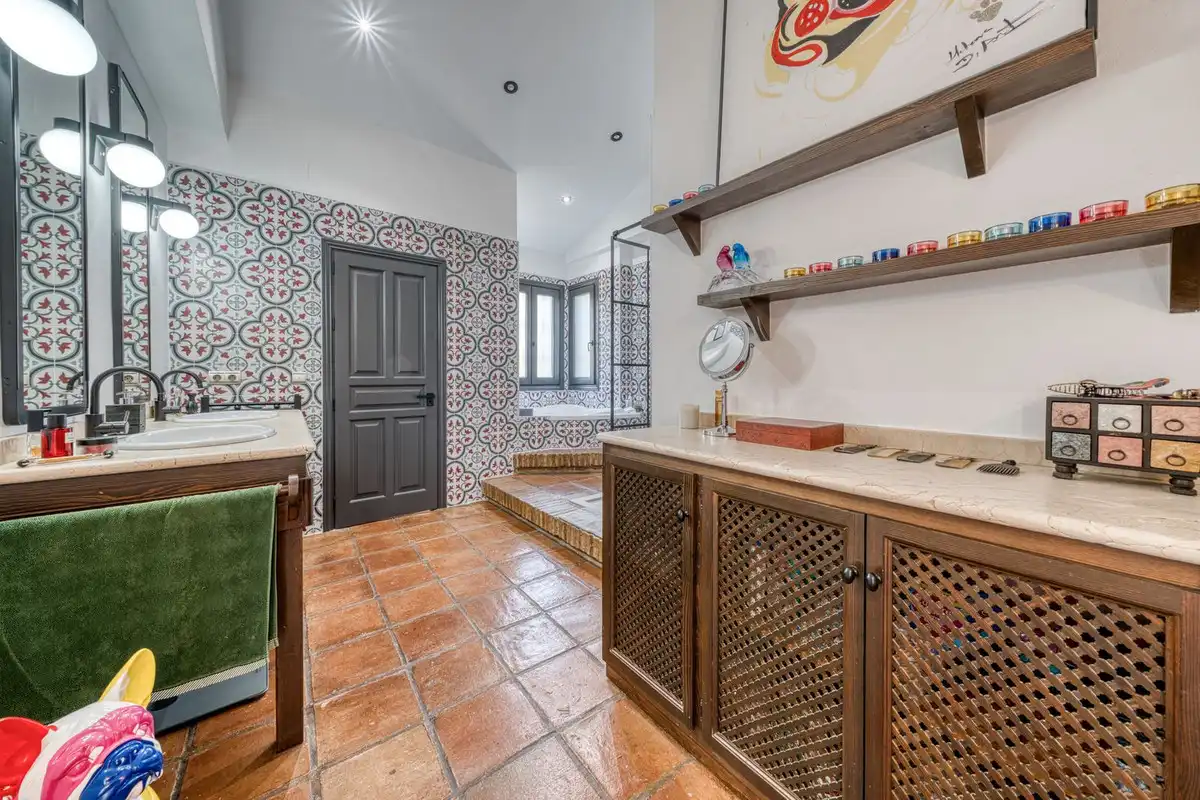 Bany de Casa o xalet en venda en Casares amb Aire condicionat, Jardí privat i Terrassa