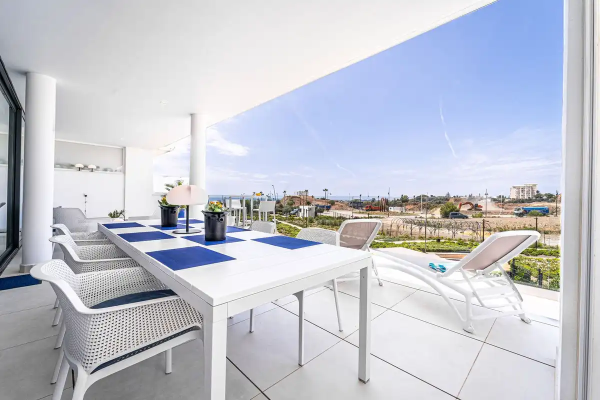Terraza de Apartamento en venta en Fuengirola con Aire acondicionado, Trastero y Piscina comunitaria