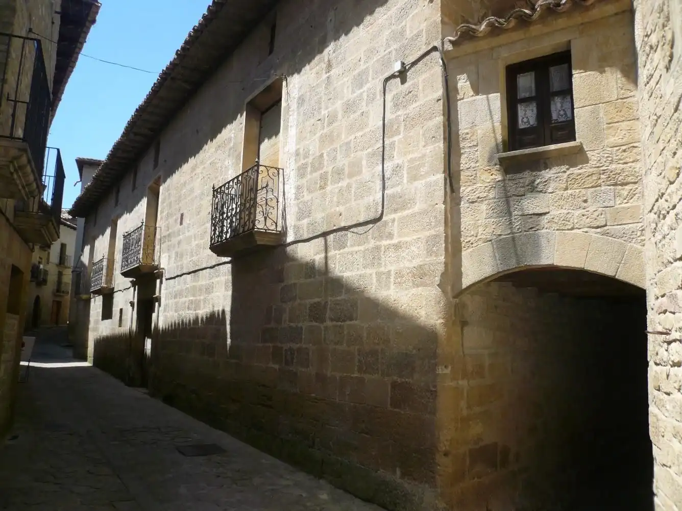 Vista exterior de Casa o xalet en venda en Uncastillo amb Jardí privat i Balcó