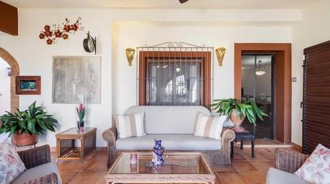 Foto 3 de Casa adosada en venda a Calle Rosalia de Castro, Zona Carrefour - Urbanizaciones, Torrevieja