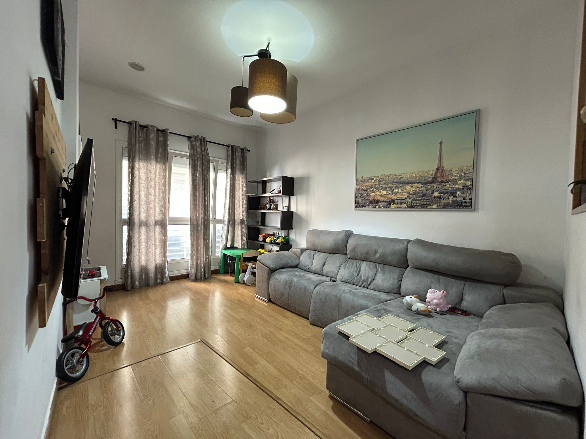 Sala de estar de Piso en venta en L'Hospitalet de Llobregat con Trastero