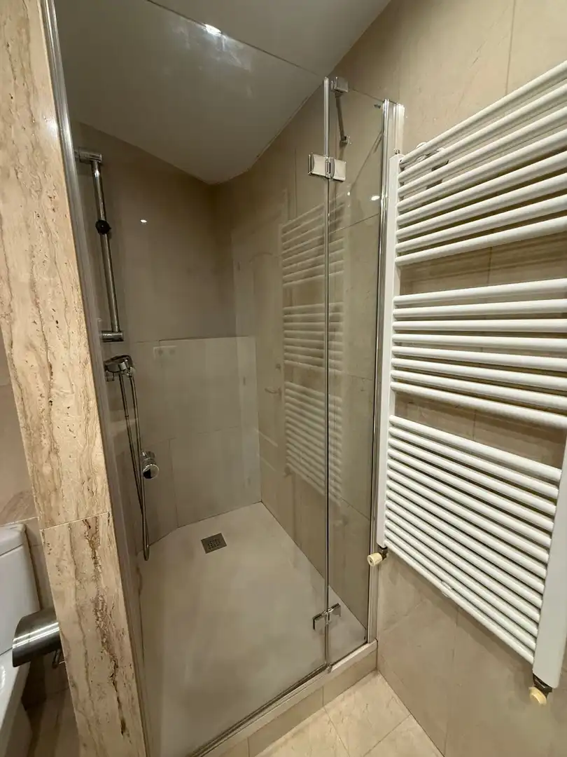 Bathroom of Flat for sale in Barcelona  with Air Conditioner, Heating and Furnished