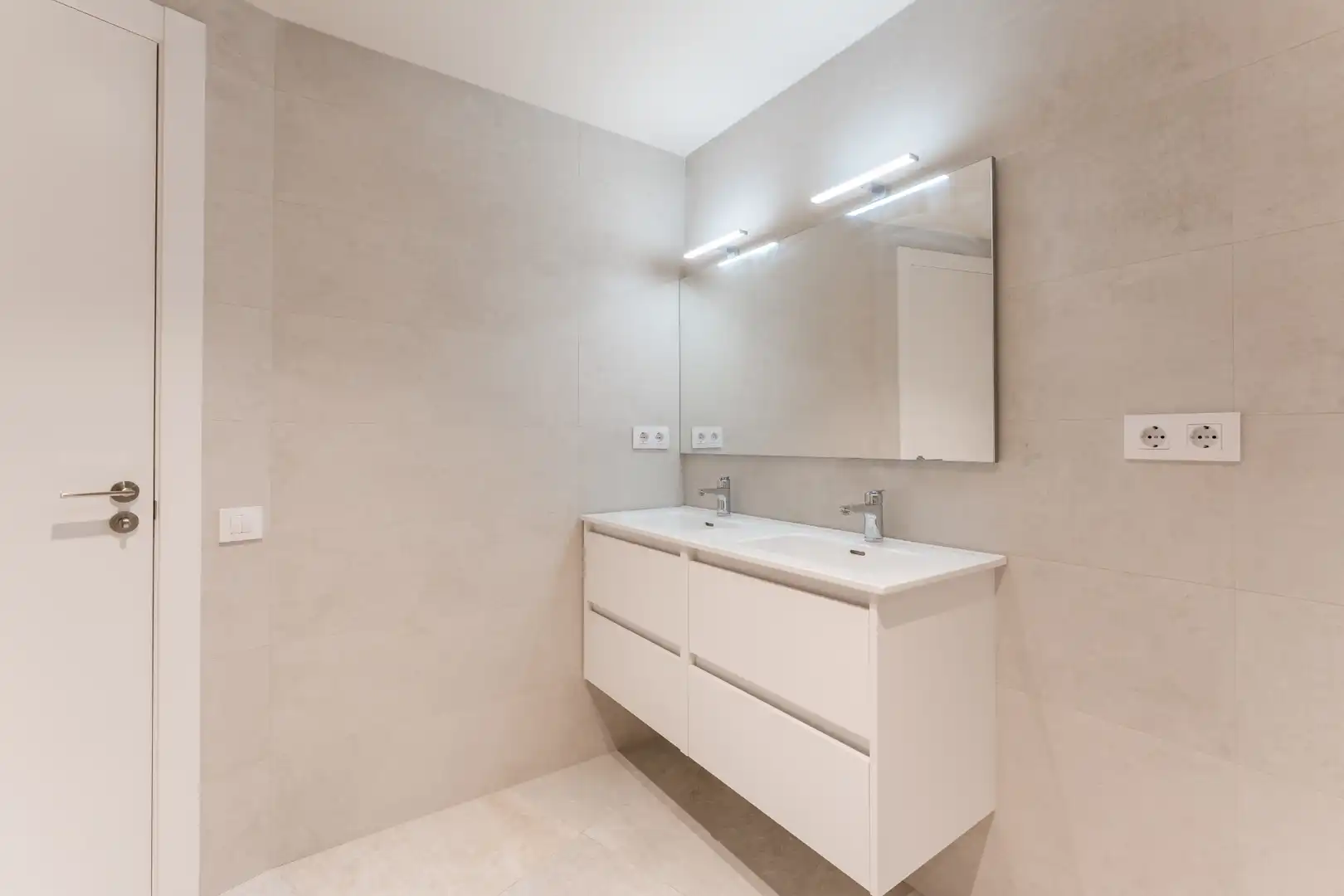 Bathroom of Flat for rent in La Garriga  with Air Conditioner, Heating and Parquet flooring
