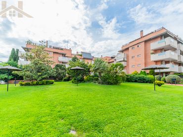 Flat with pool for sale in Calle Murillo