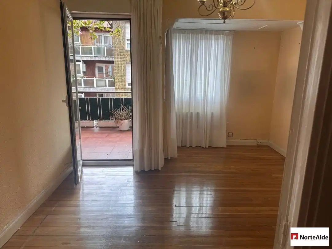 Habitación de Piso en venta en Barakaldo  con Calefacción, Trastero y Balcón