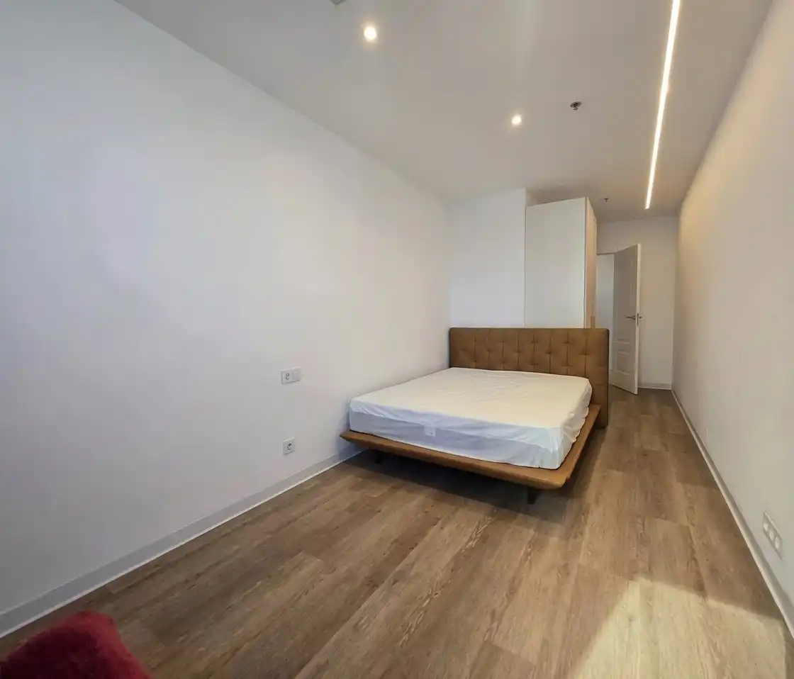 Schlafzimmer von Dachboden zur Miete in L'Hospitalet de Llobregat mit Klimaanlage, Heizung und Terrasse